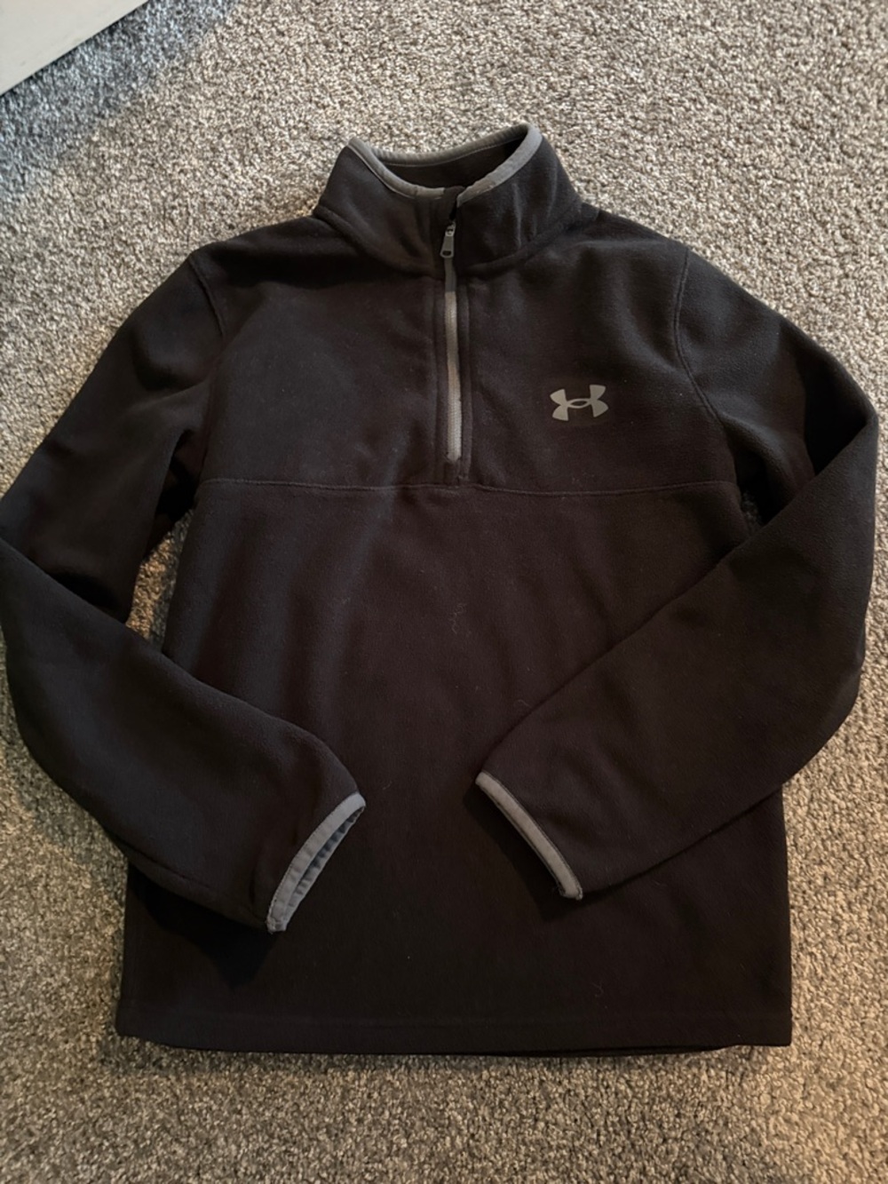 Under Armour Black BOYS medium Half-Zip Fleece Pullover
